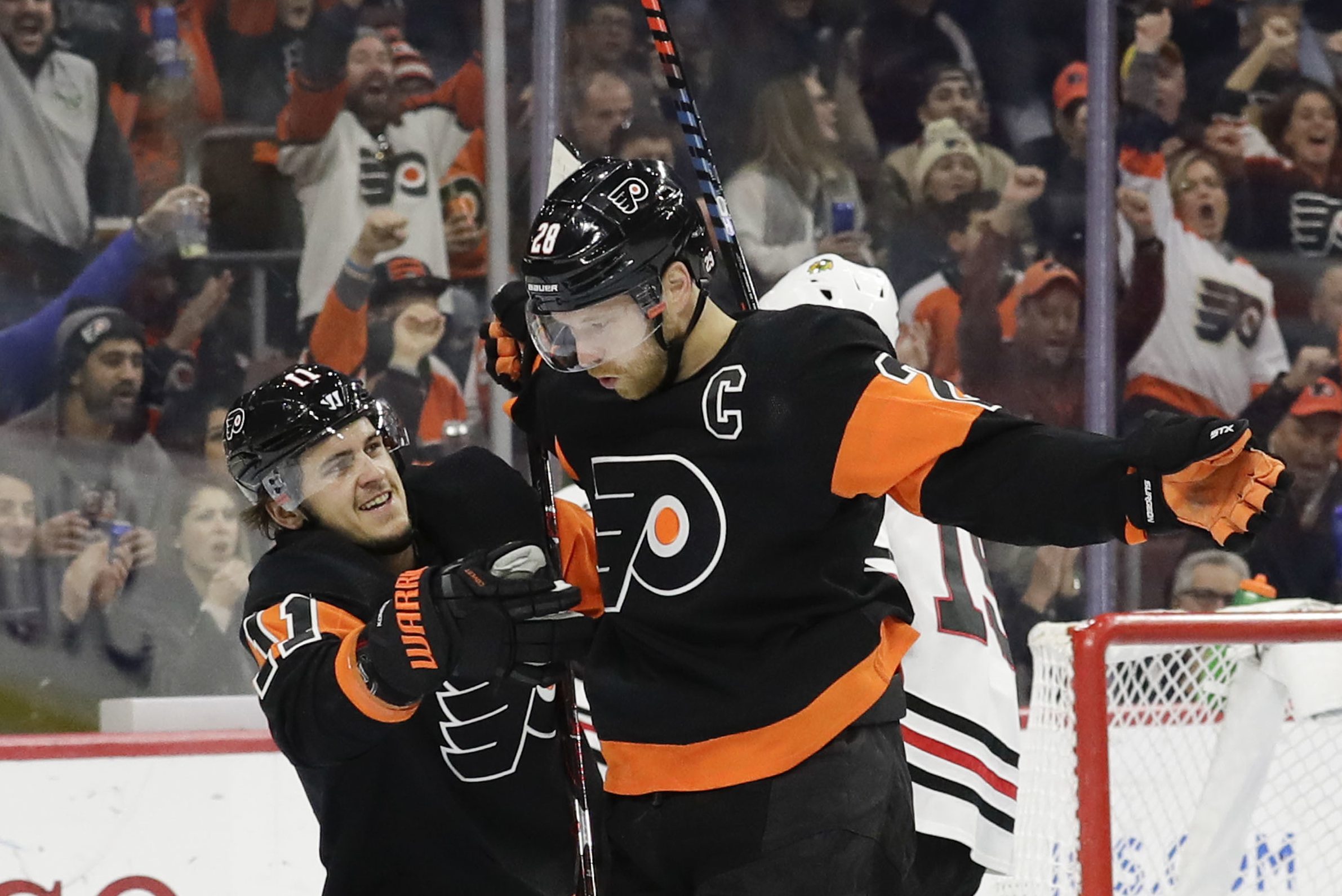 Flyers and Claude Giroux stay hot in win over Blackhawks