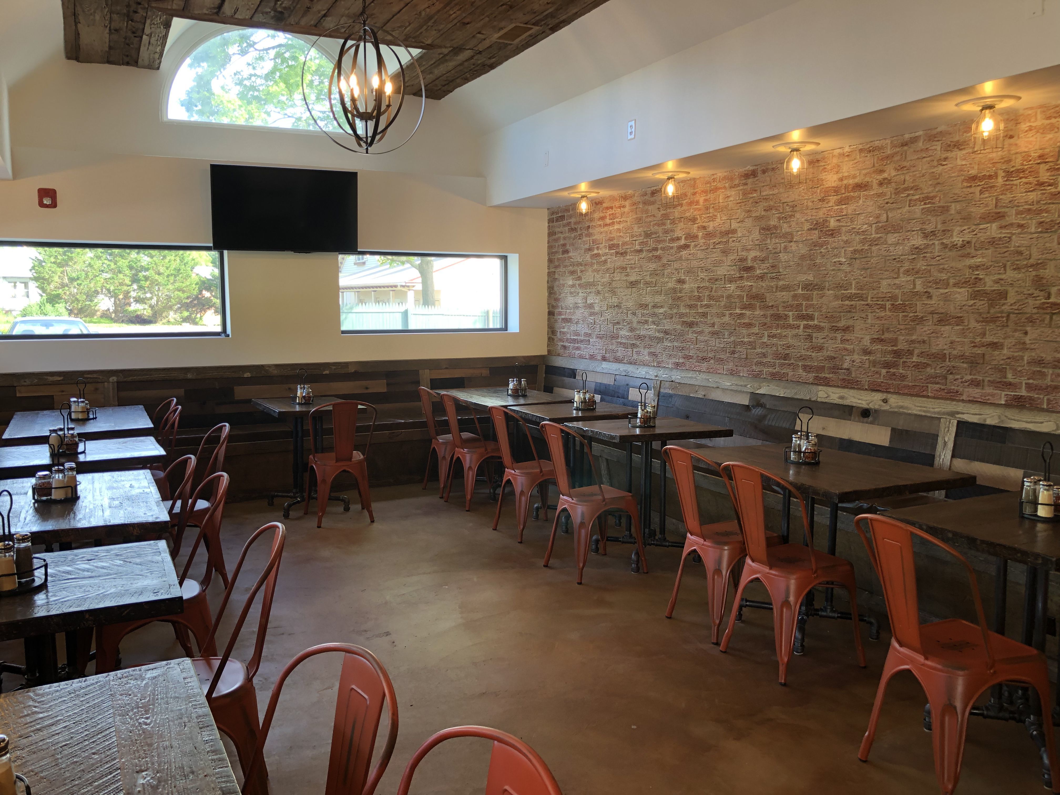 Vince's Pizzeria and Taproom - Pizza restaurant in Newtown, PA