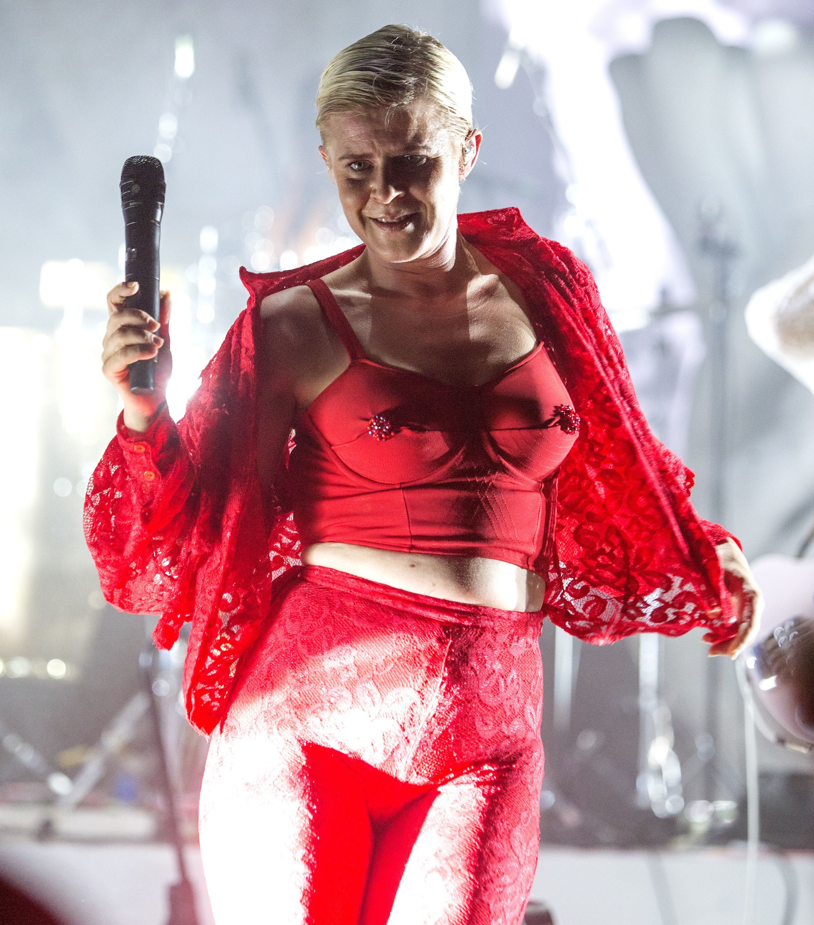 Robyn plays a very wet show at the Mann Center | Concert review