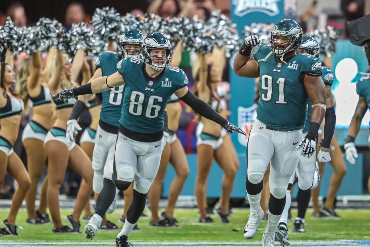 zach-ertz-contract-restructure-gives-eagles-added-salary-cap-space