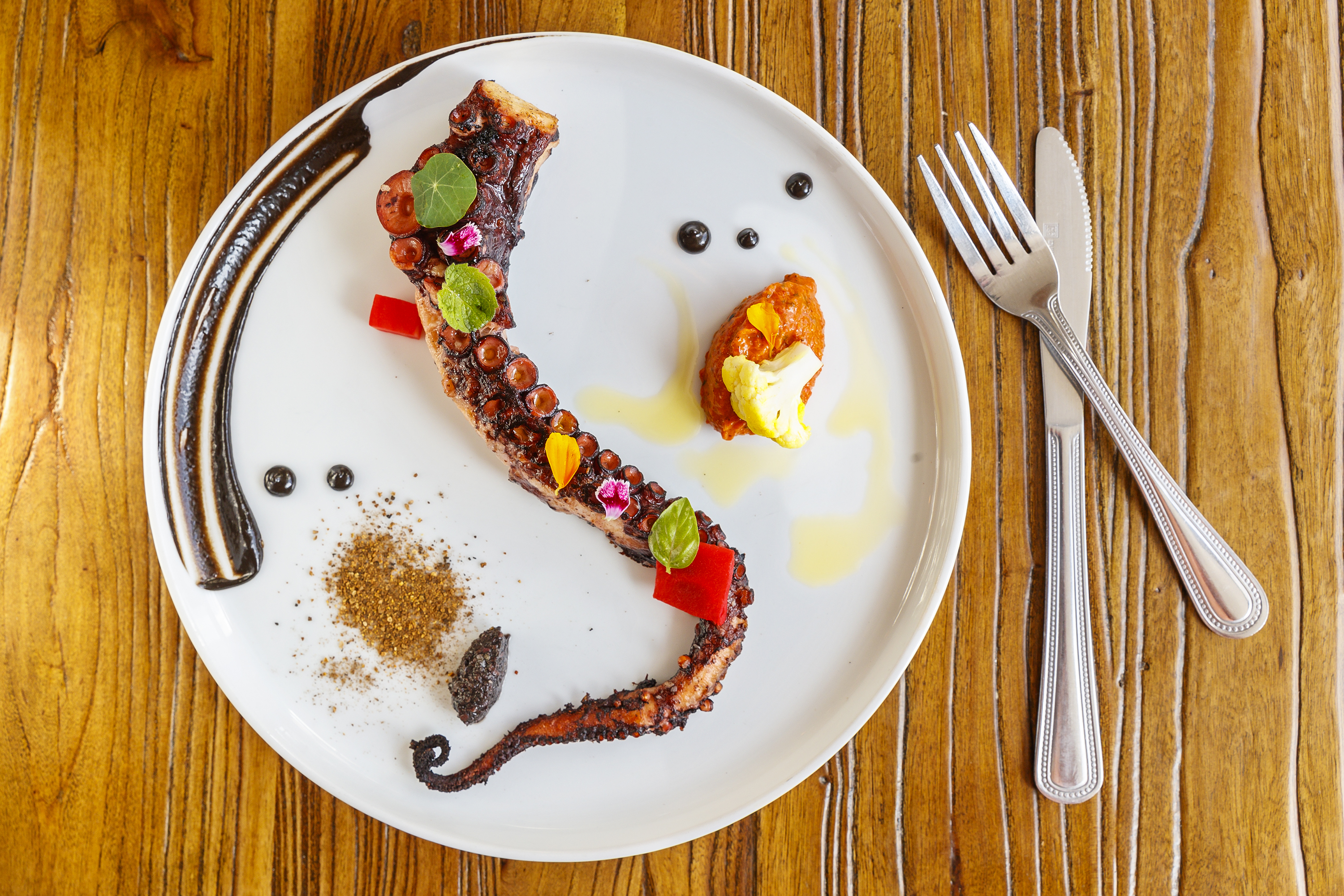 Stina Pizzeria review: Come for the neighborhood vibe, stay for