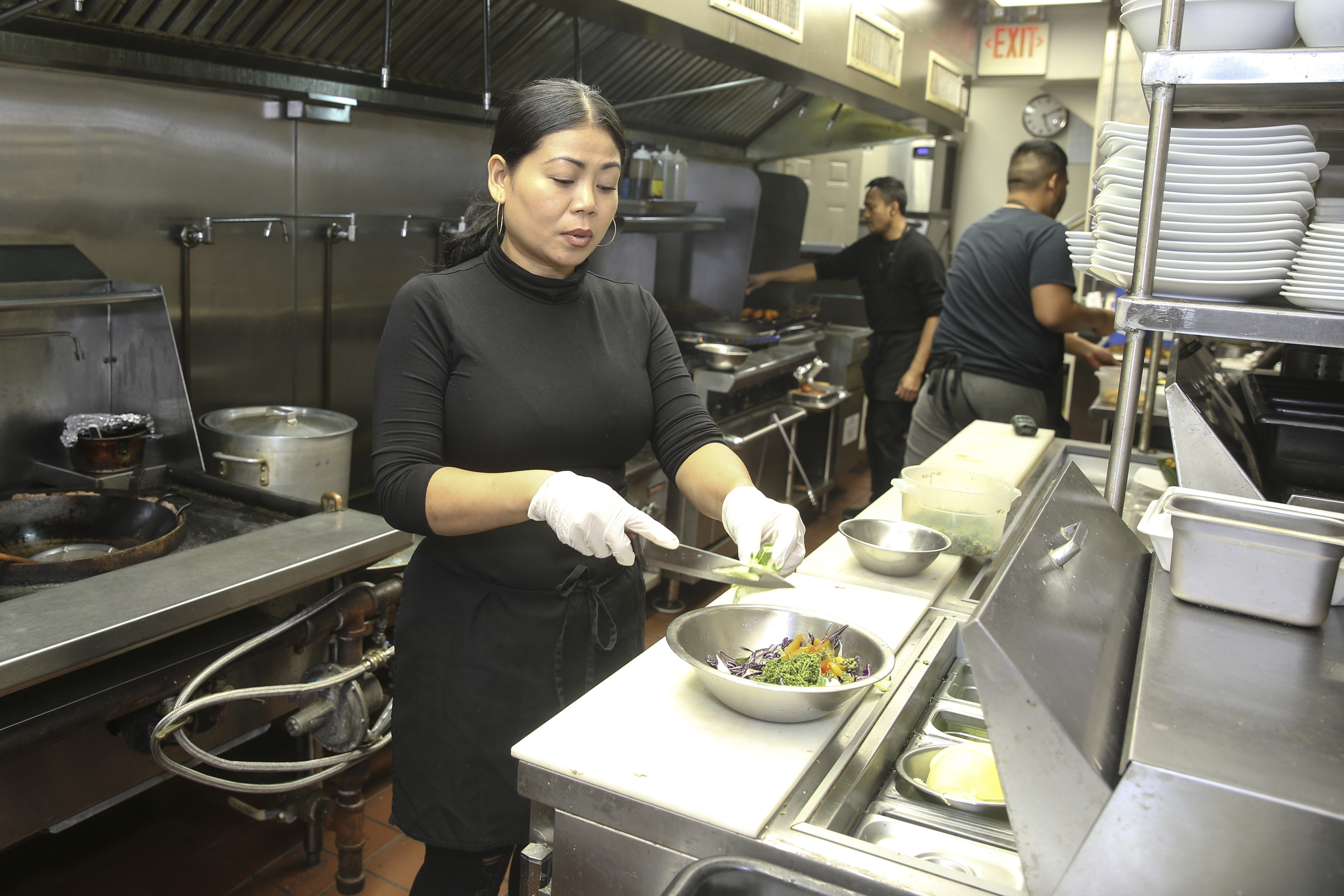 Sophie S Kitchen Review Cambodian Chef Finds New Home For Her Vibrant Flavors In South Philadelphia